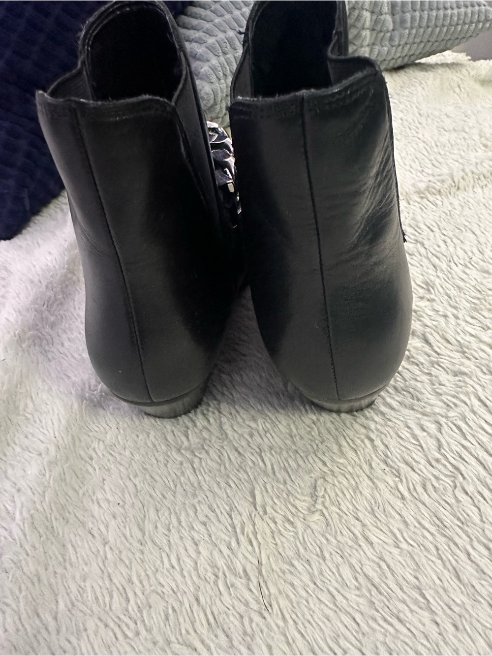 Black Pointed Toe Ankle Boots with Silver Chain Marc Fisher 6.5 - Picture 4 of 7